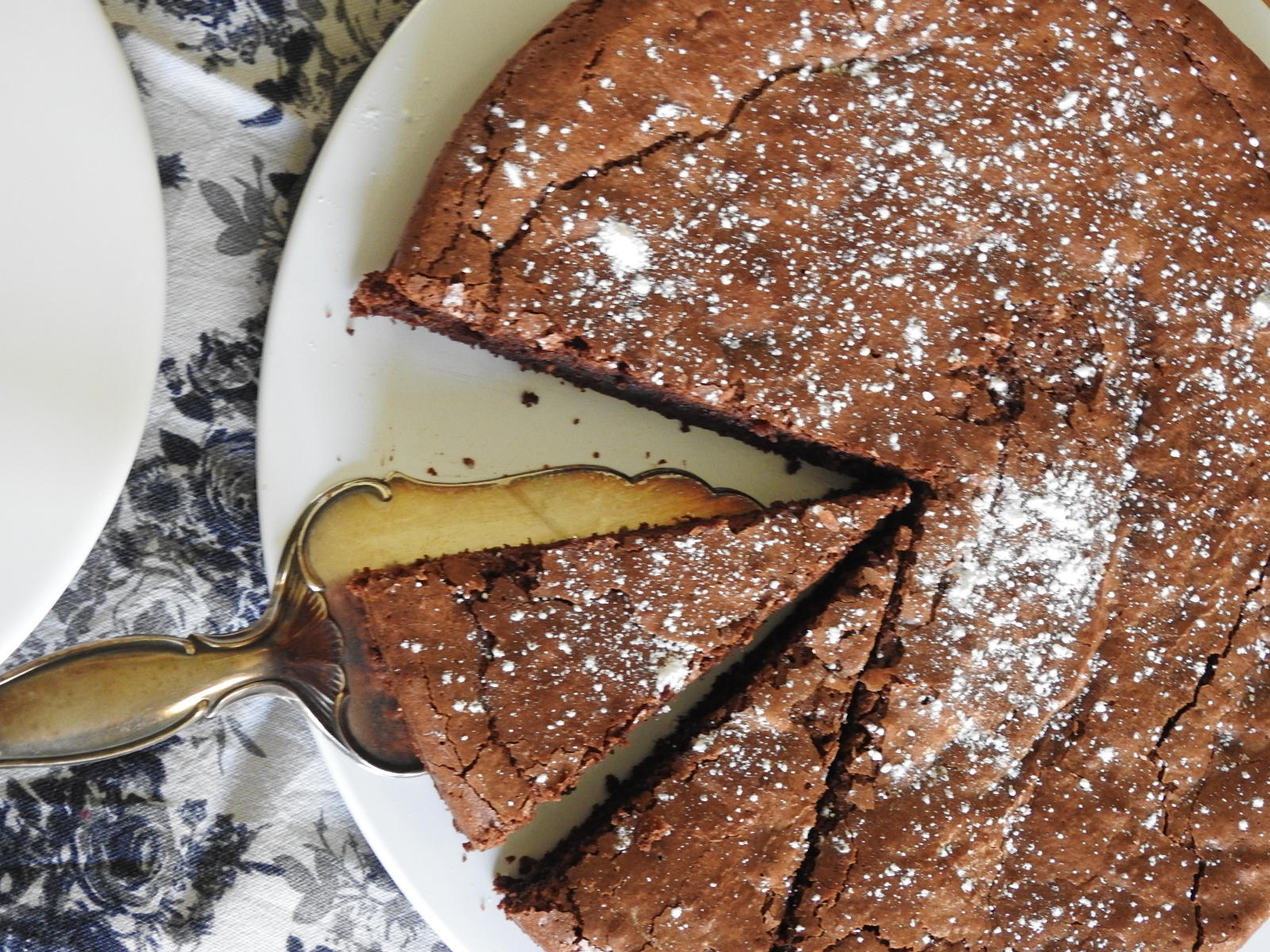 Schokoladenkuchen - Ein Traum in Zartbitter - glutenfrei - tinaliestvor