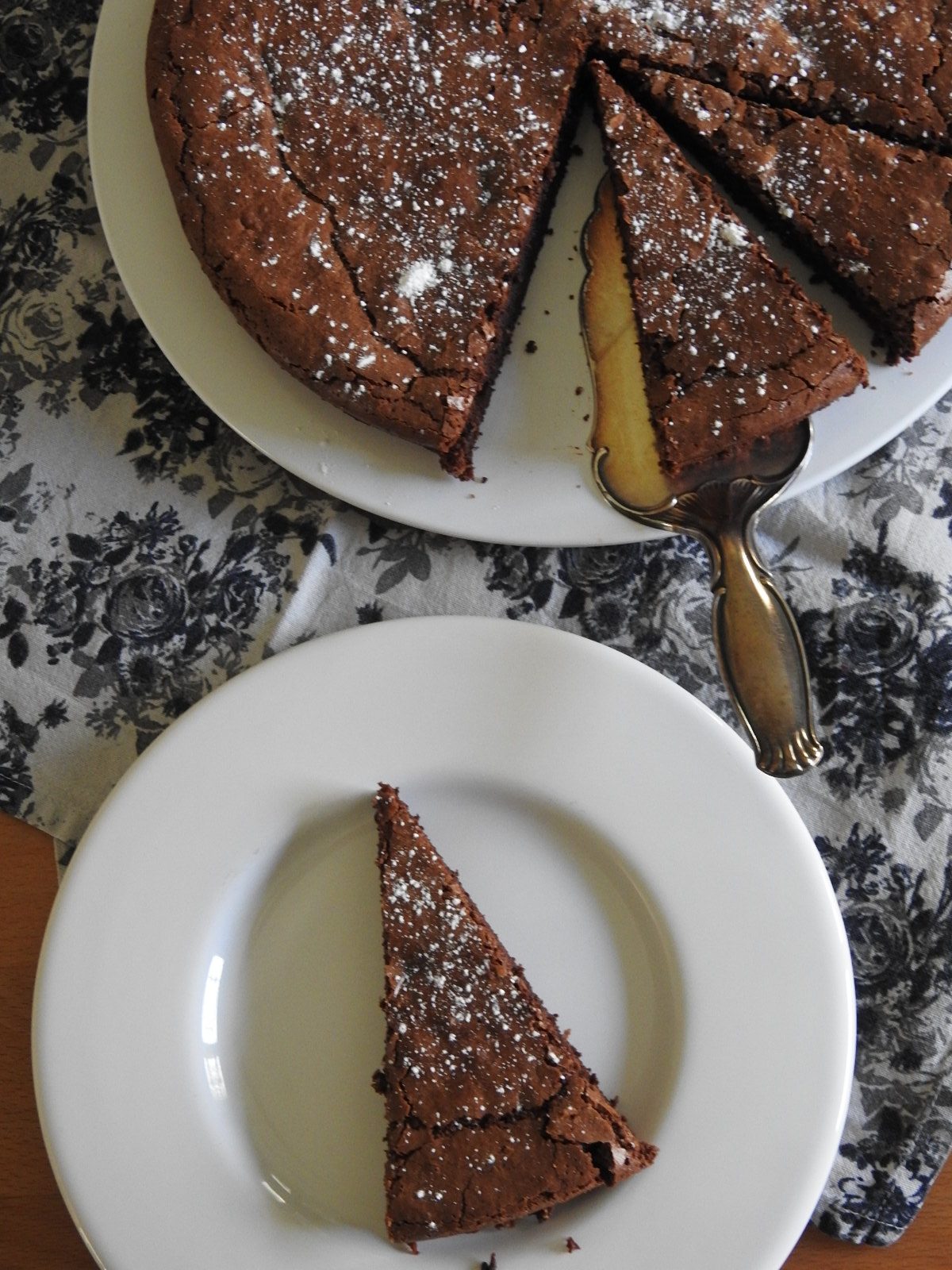 Schokoladenkuchen - Ein Traum in Zartbitter - glutenfrei - tinaliestvor