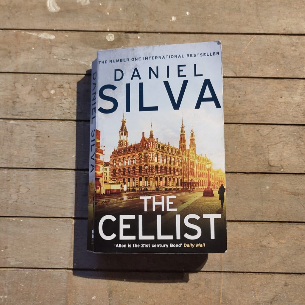 Daniel Silva - The Cellist